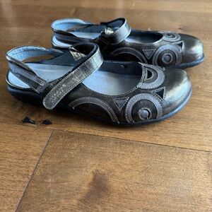 NAOT RONGO Israel Gold Brass/Pewter Mary Jane Slingback Mule 36 women 5 5.5